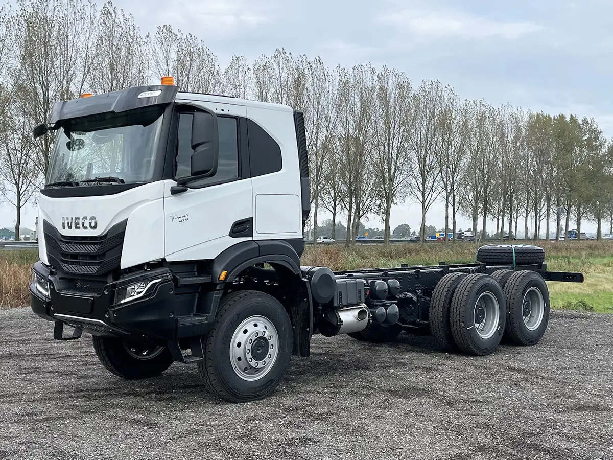 Iveco T-Way AT380T47WH-4500 AT Chassis Cabin 6x6