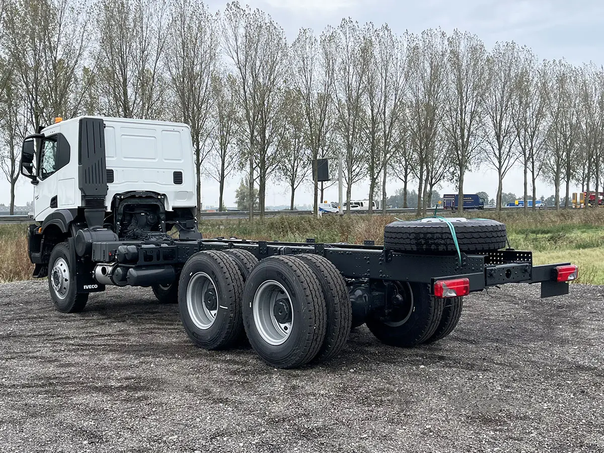Iveco T-Way AT380T47WH-4500 AT Chassis Cabin 6x6 3