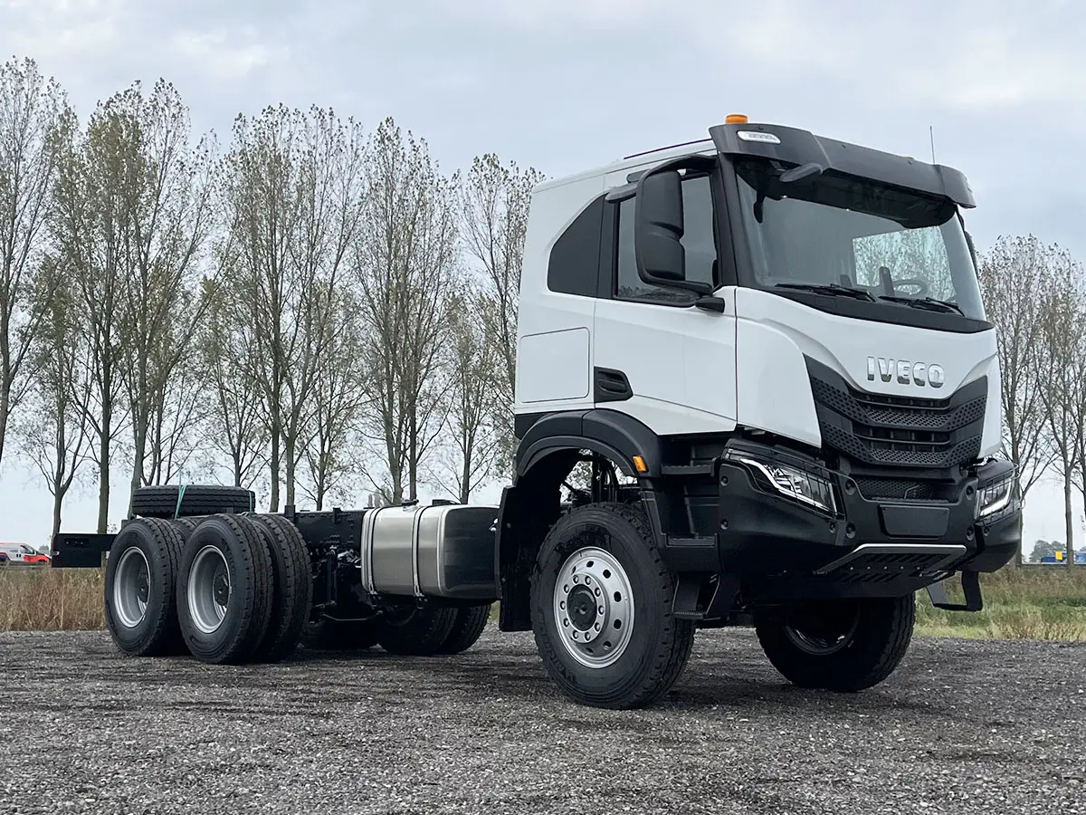Iveco T-Way AT380T47WH-4500 AT Chassis Cabin 6x6 4