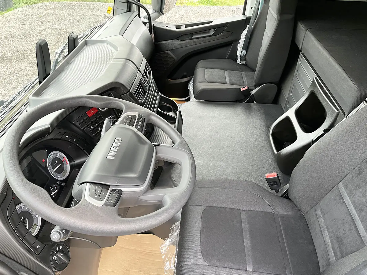 Iveco T-Way AT380T47WH-4500 AT Chassis Cabin 6x6 7