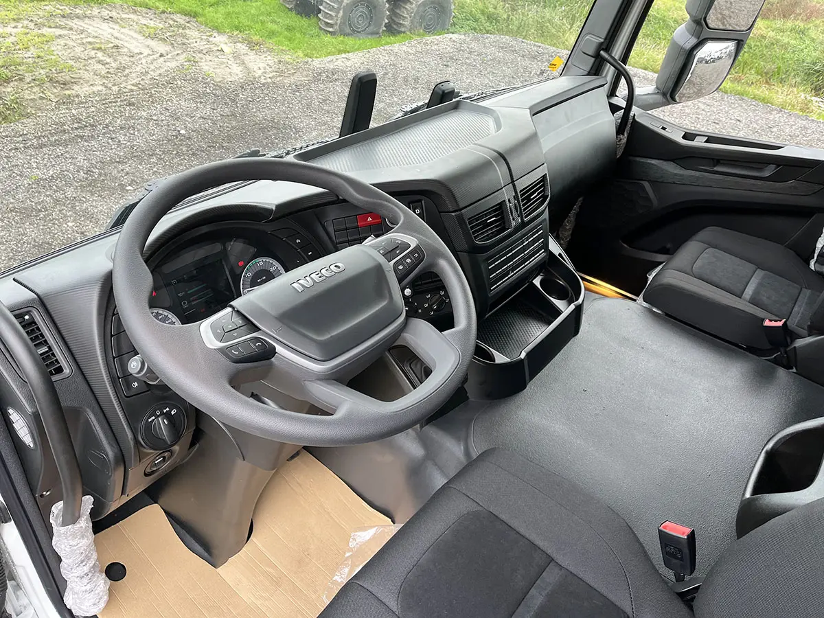Iveco T-Way AT380T47WH-4500 AT Chassis Cabin 6x6 8