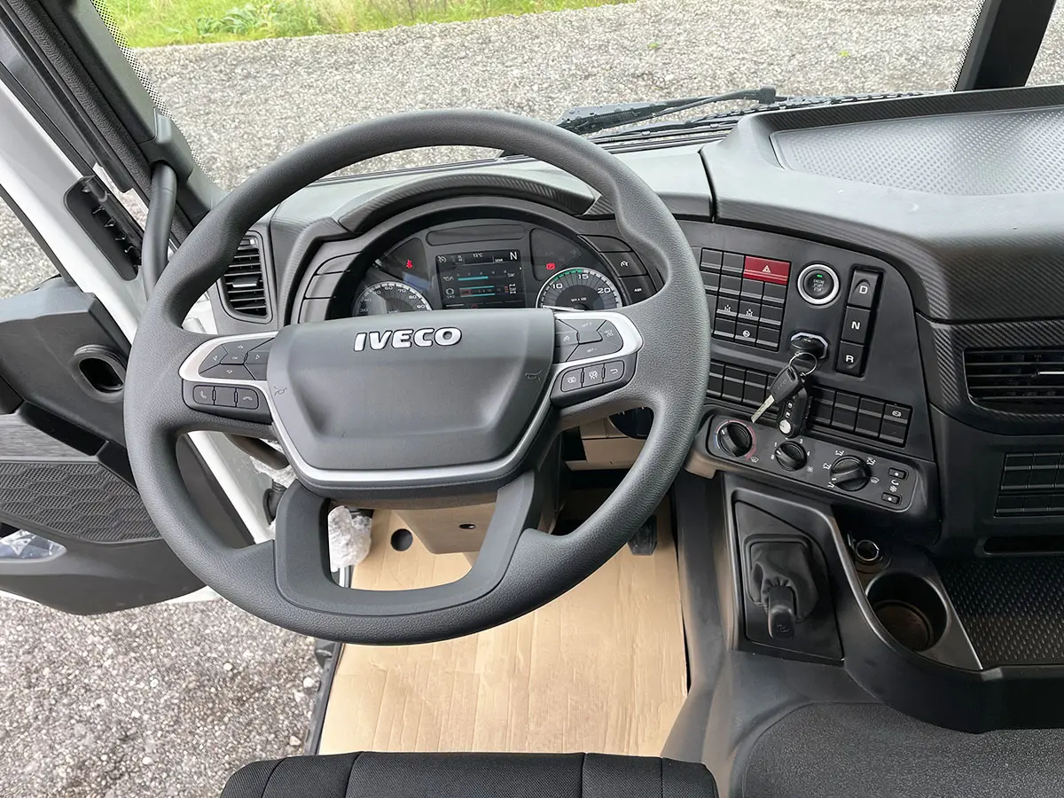 Iveco T-Way AT380T47WH-4500 AT Chassis Cabin 6x6 9