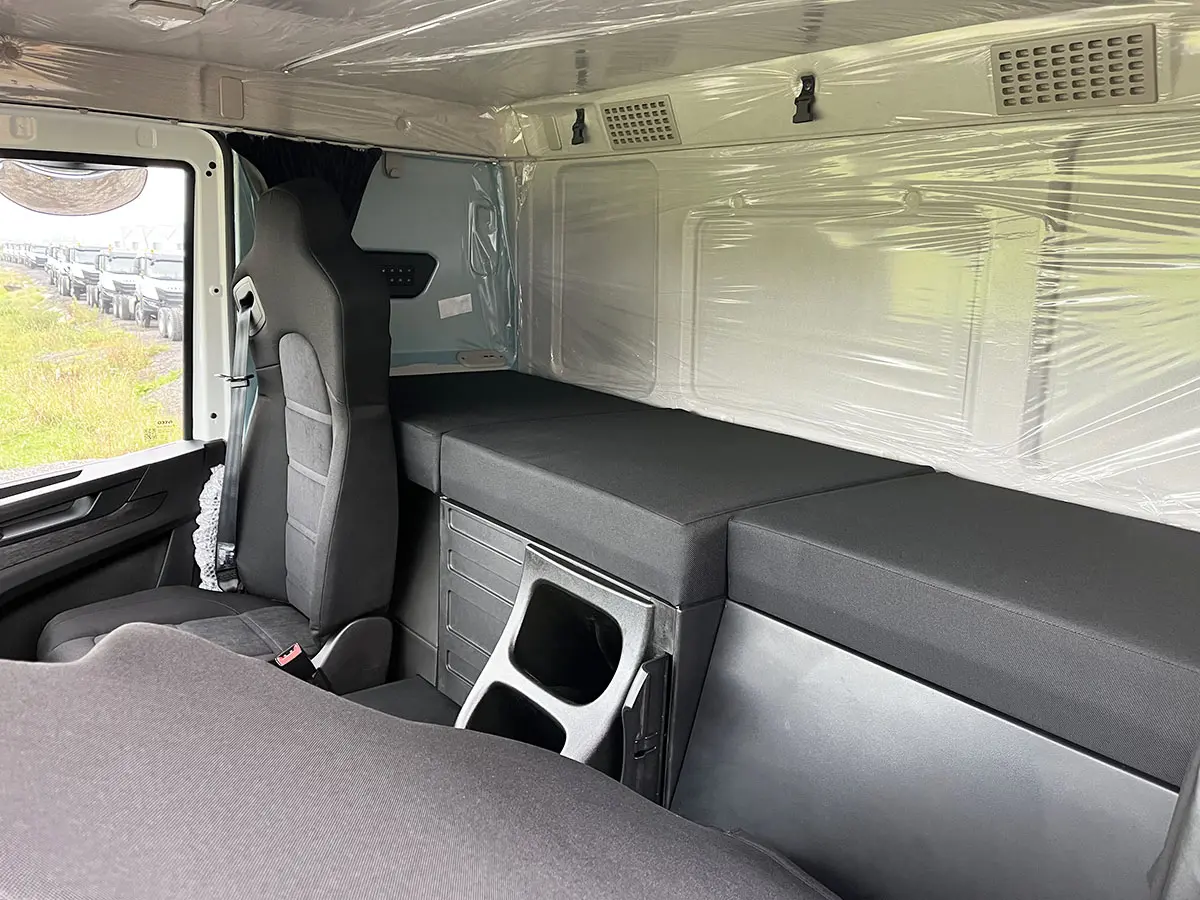 Iveco T-Way AT380T47WH-4500 AT Chassis Cabin 6x6 10