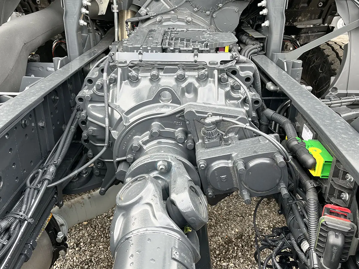 Iveco T-Way AT380T47WH-4500 AT Chassis Cabin 6x6 12