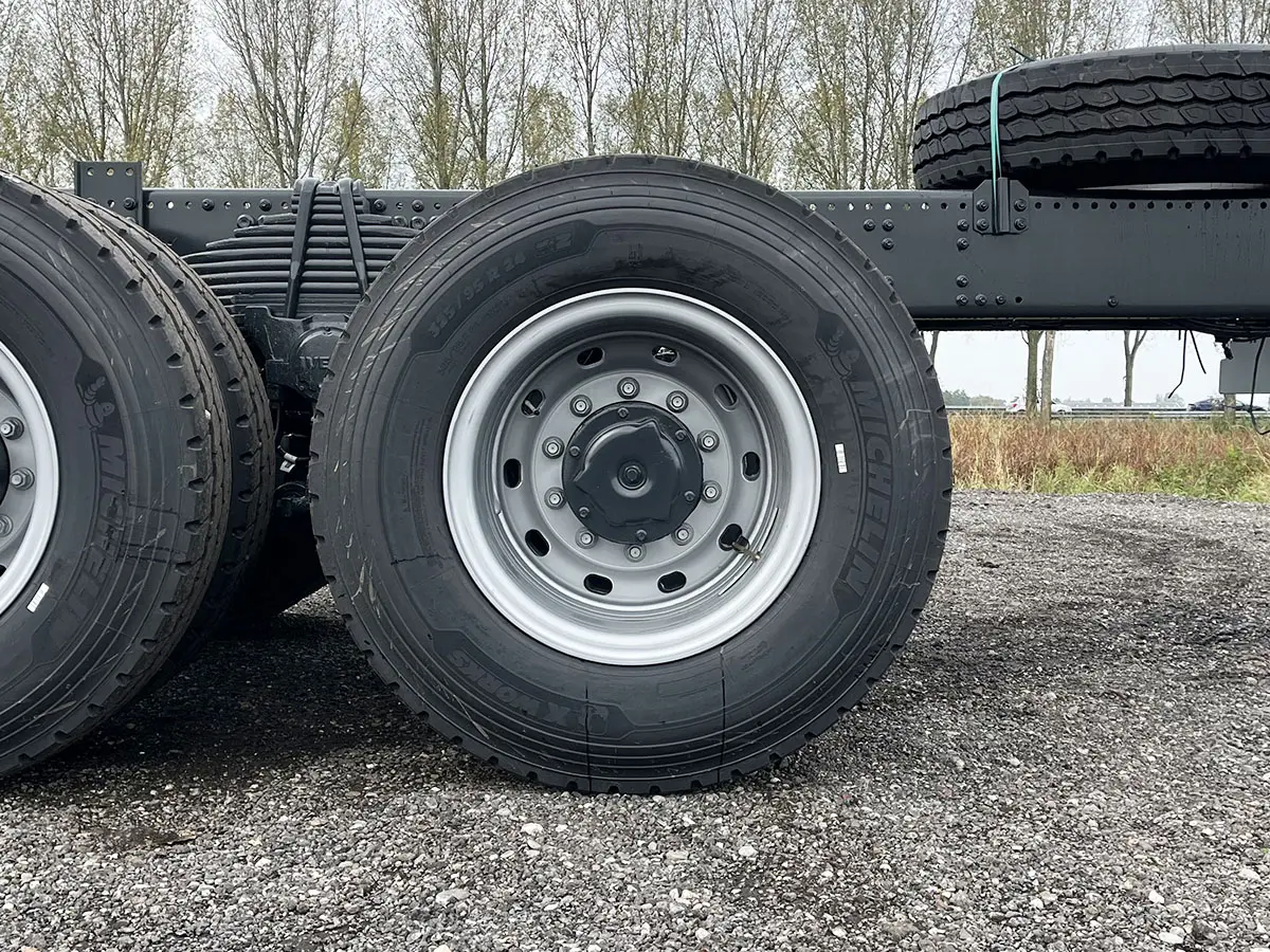Iveco T-Way AT380T47WH-4500 AT Chassis Cabin 6x6 13