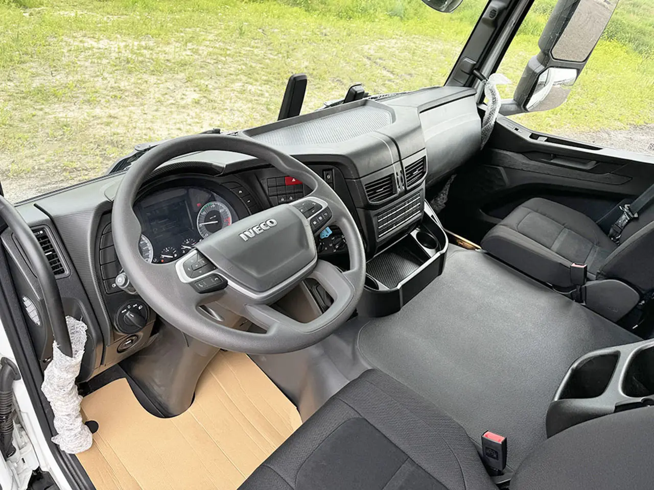 Iveco T-Way AT380T47WH AT Flatbed 6x6 3