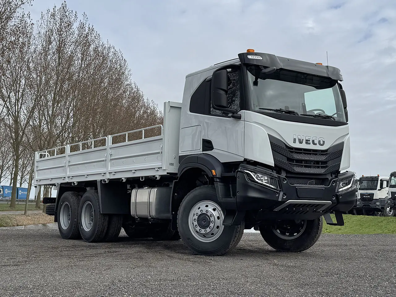 Iveco T-Way AT380T47WH AT 6x6 Flatbed 4