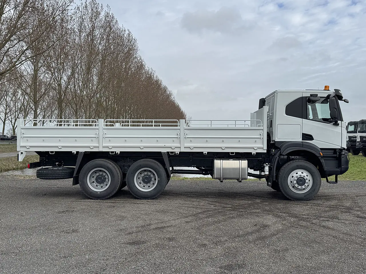 Iveco T-Way AT380T47WH AT 6x6 Flatbed 5
