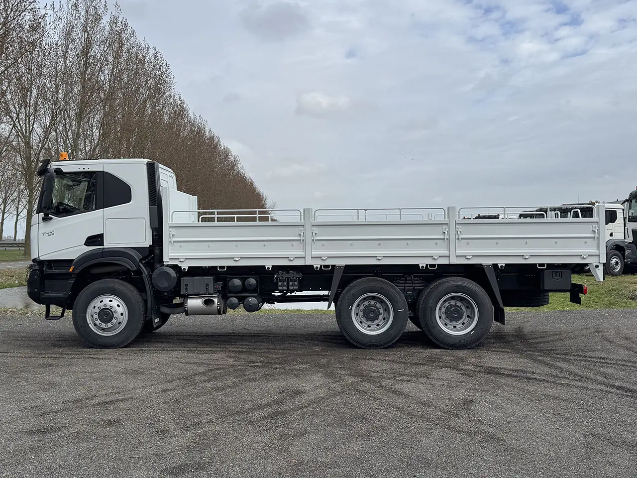 Iveco T-Way AT380T47WH AT 6x6 Flatbed 7