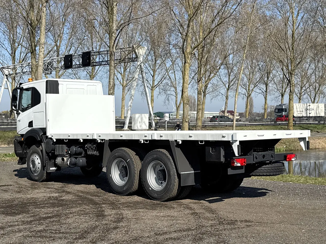 Iveco T-Way AT380T47WH AT 6x6 Flatbed 9