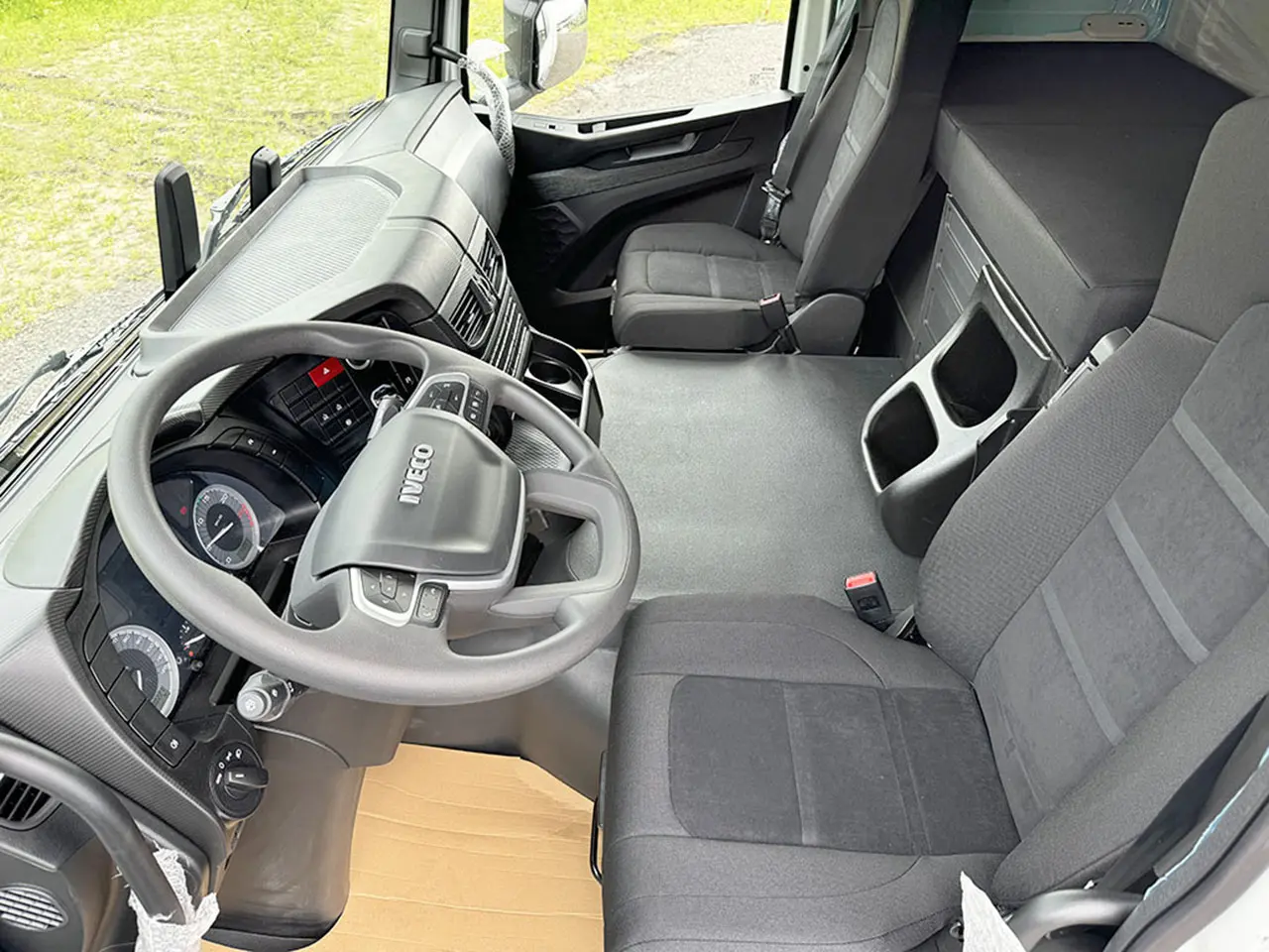 Iveco T-Way AT380T47WH AT Flatbed 6x6 10