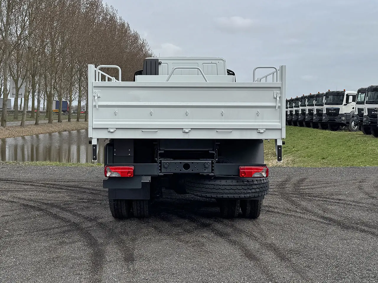 Iveco T-Way AT380T47WH AT 6x6 Flatbed 13