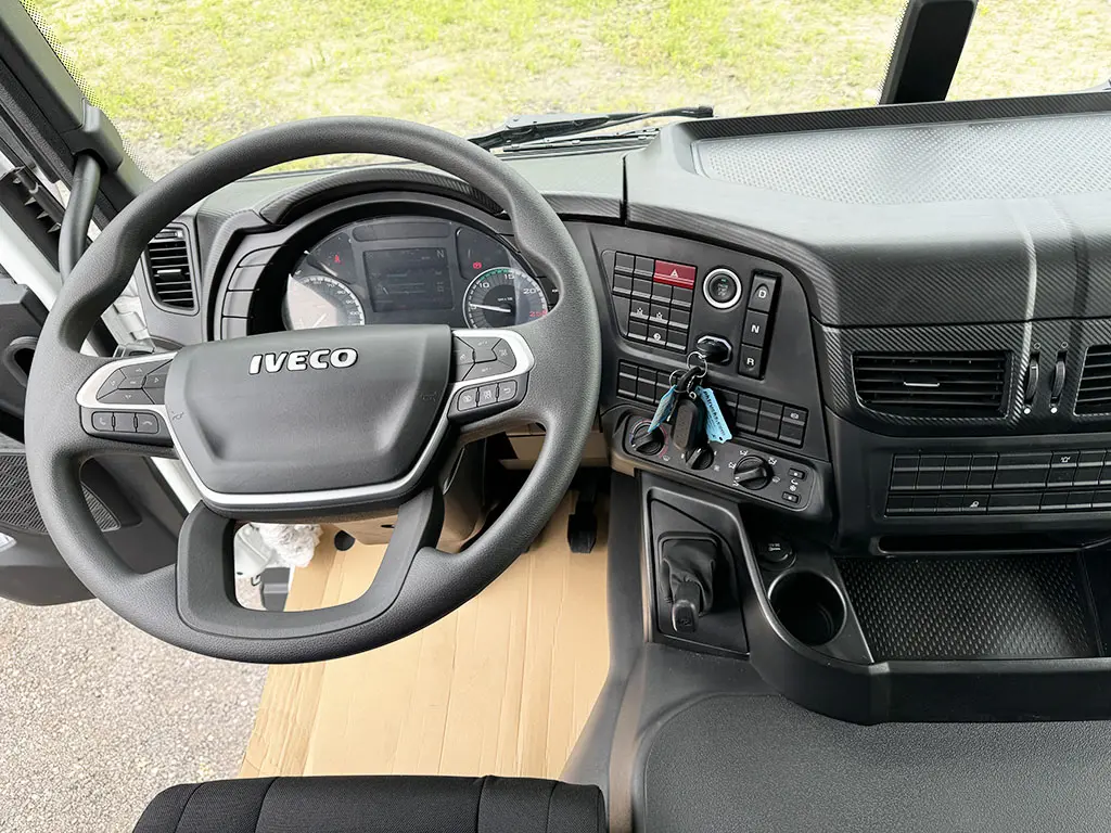 Iveco T-Way AT380T47WH AT 6x6 Tarpaulin/Canvas Body Truck 9