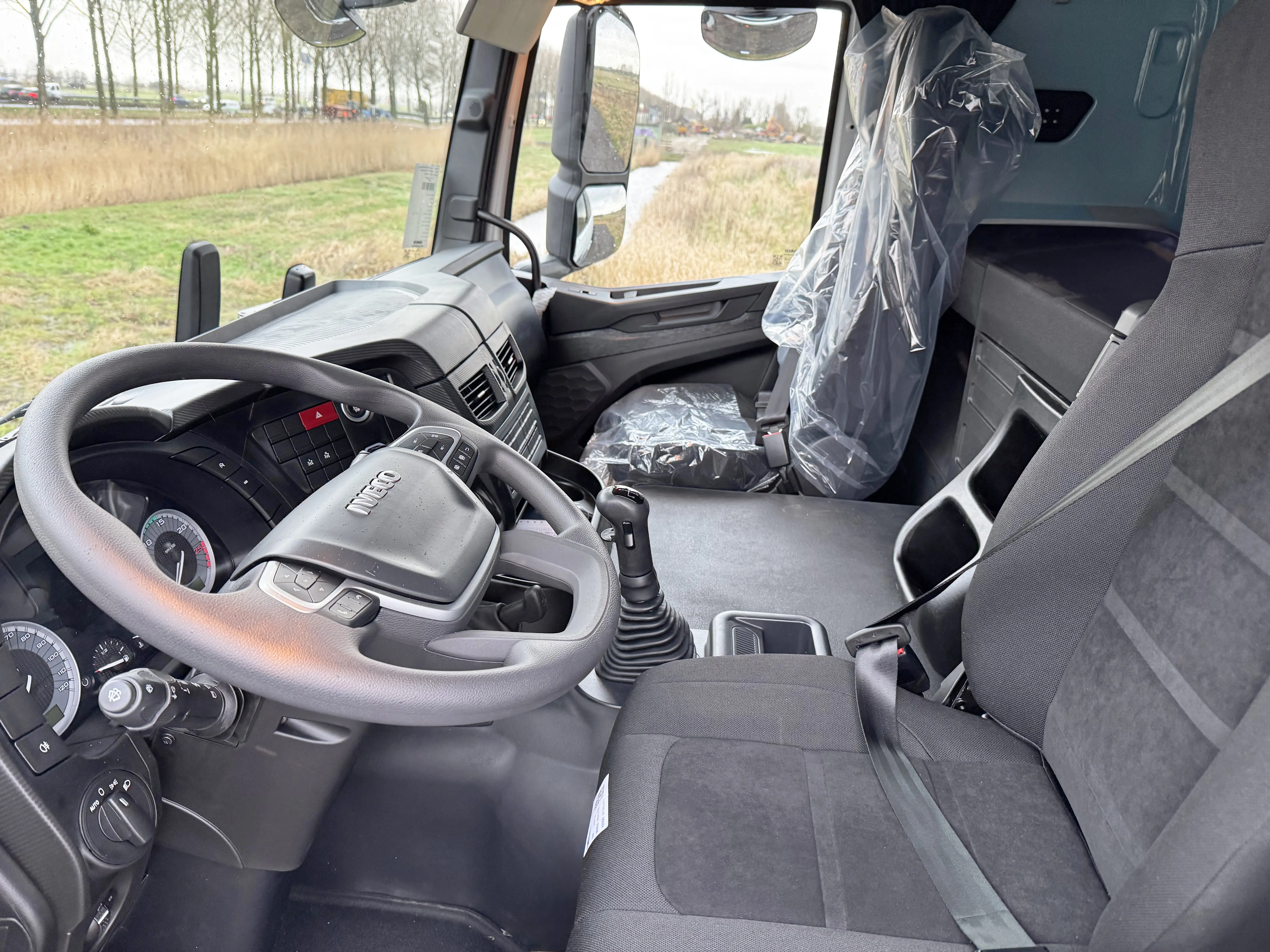 Iveco T-Way AT380T47WH AT Fassi F155.0.23 Camion atelier mobile 6x6 10