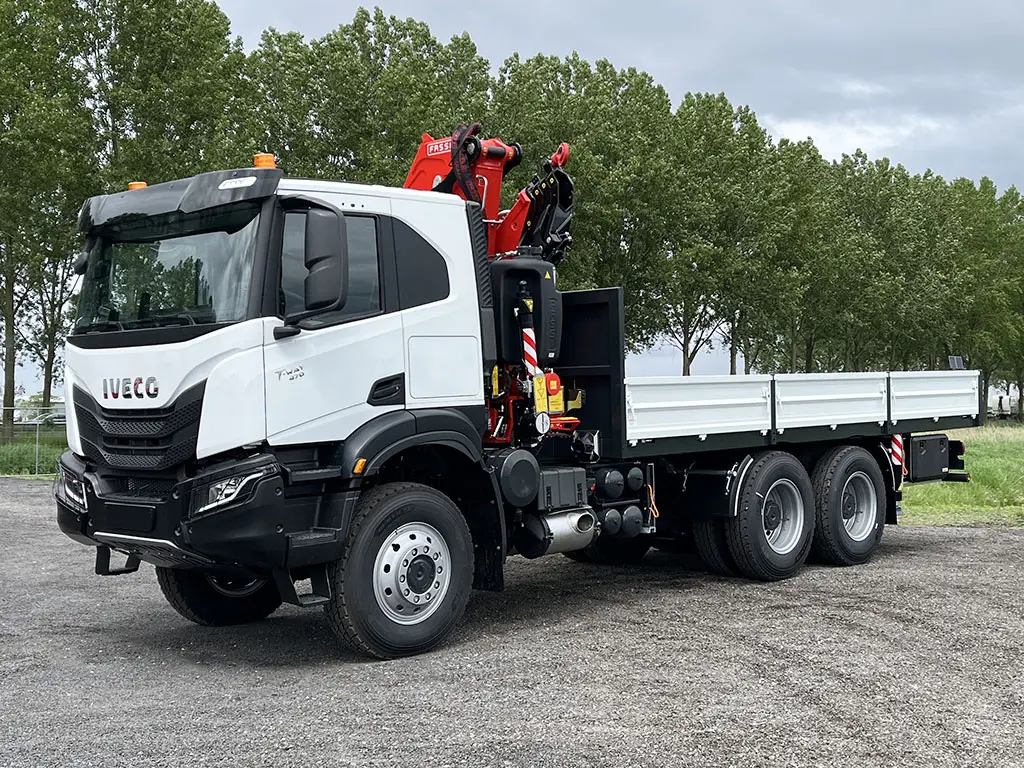 Iveco T-Way AT380T47WH AT Fassi F335A.2.24 Crane Truck 6x6