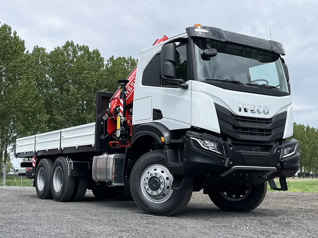 Iveco T-Way AT380T47WH AT Fassi F335A.2.24 6x6 Crane Truck 4
