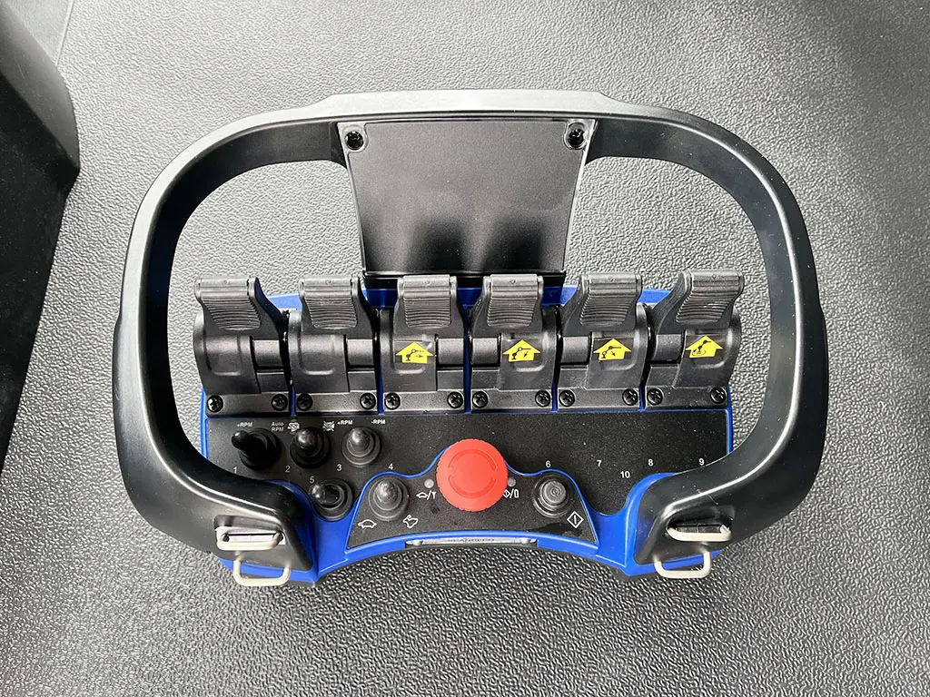 Iveco T-Way AT380T47WH AT Fassi F335A.2.24 6x6 Crane Truck 12