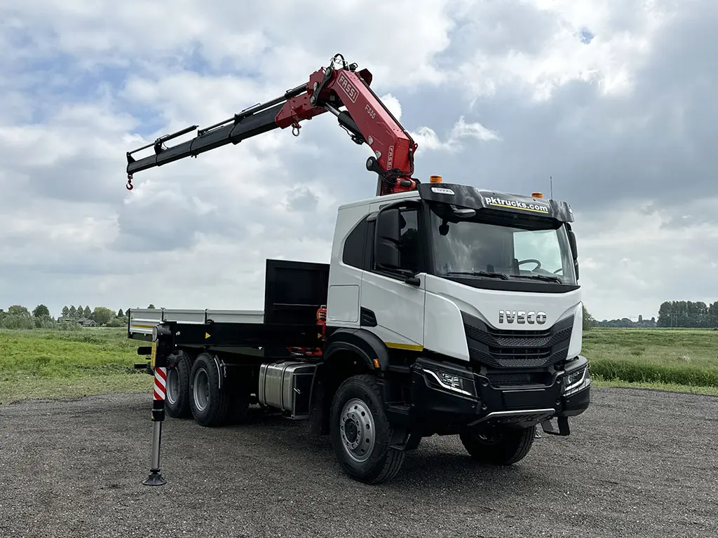 Iveco T-Way AT380T47WH AT Fassi F335A.2.24 Crane Truck 6x6 17