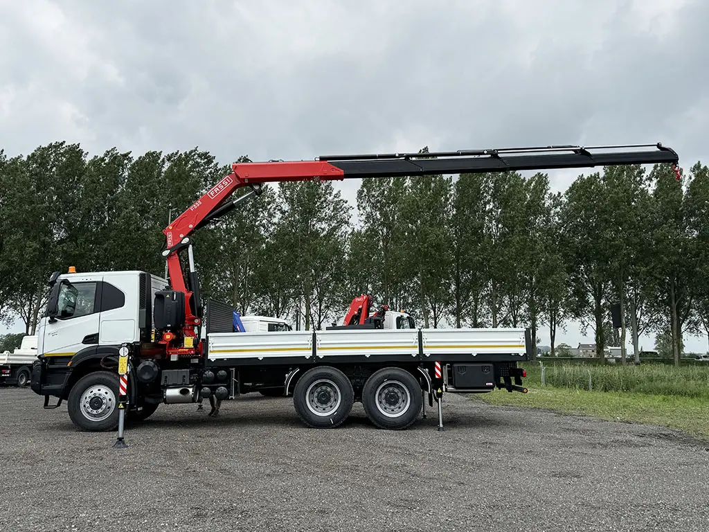 Iveco T-Way AT380T47WH AT Fassi F335A.2.24 Crane Truck 6x6 18
