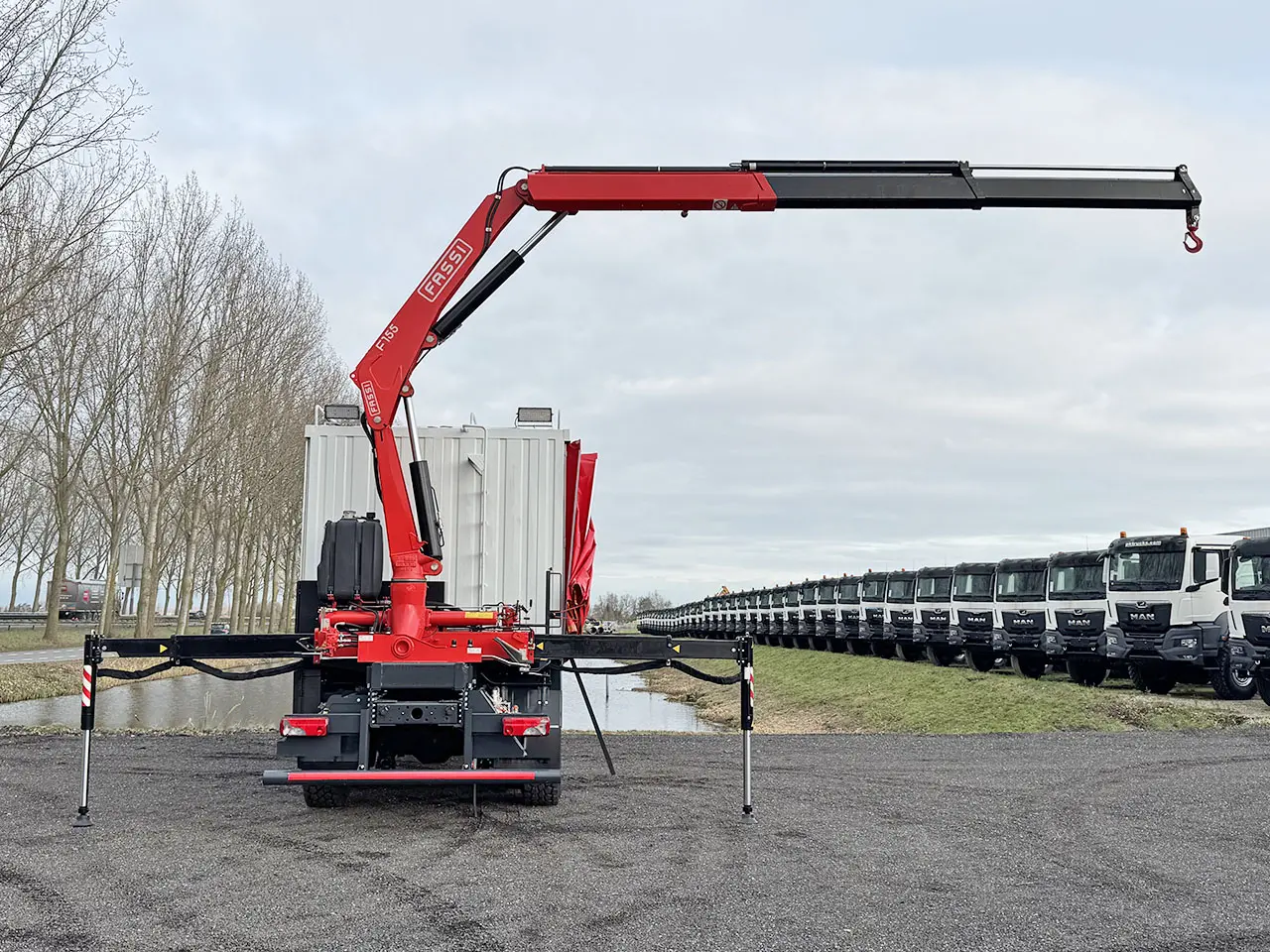 Iveco T-Way AT380T47WH Fassi F155A.0.22 6x6 Camion atelier mobile 10