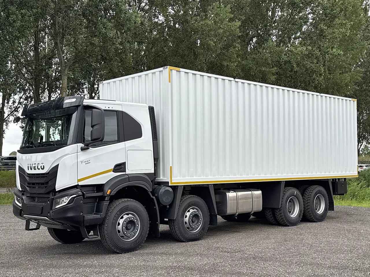 Iveco T-Way AT410T43H Caisse fermée 8x4