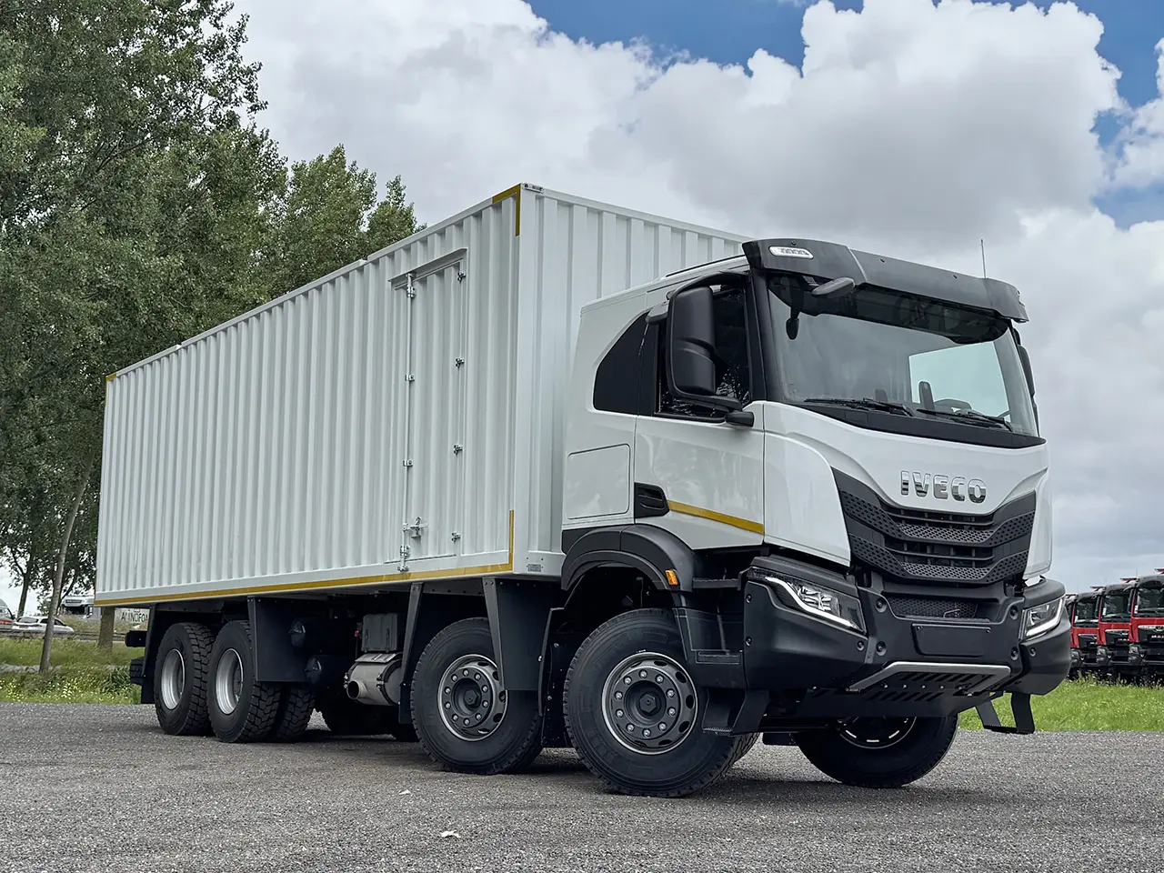 Iveco T-Way AT410T43H Caisse fermée 8x4 4
