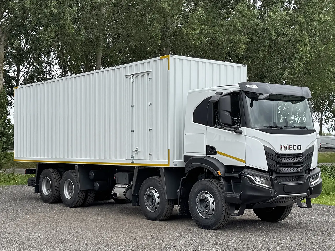 Iveco T-Way AT410T43H Caisse fermée 8x4 8