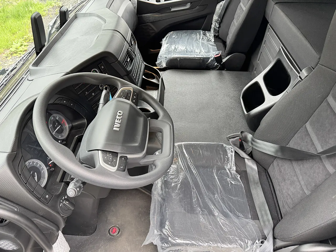 Iveco T-Way AT410T43H Caisse fermée 8x4 9