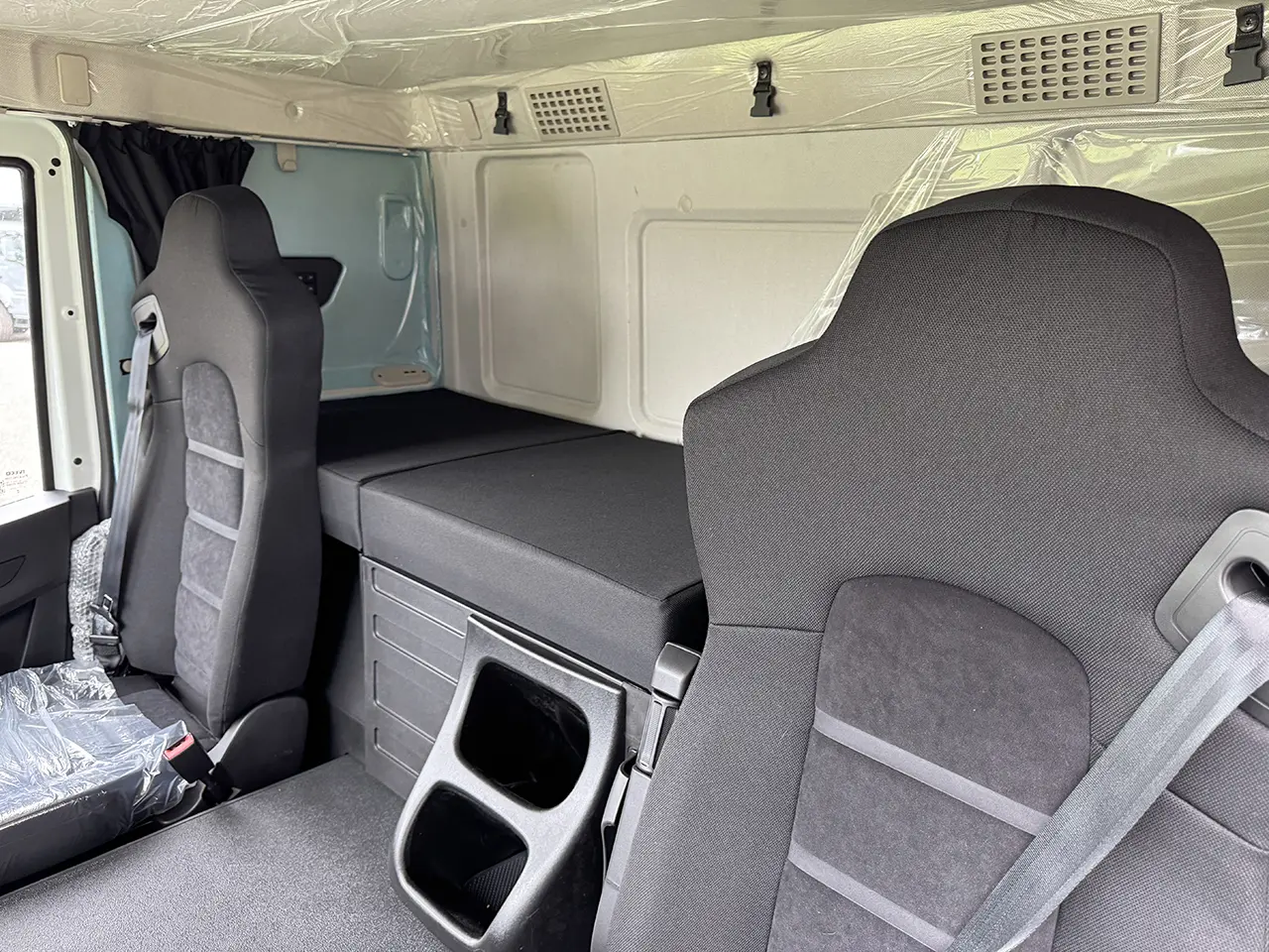 Iveco T-Way AT410T43H Caisse fermée 8x4 10