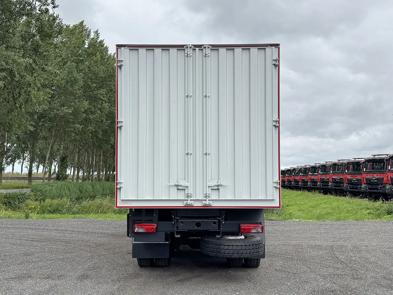 Iveco T-Way AT410T43H Caisse fermée 8x4 12