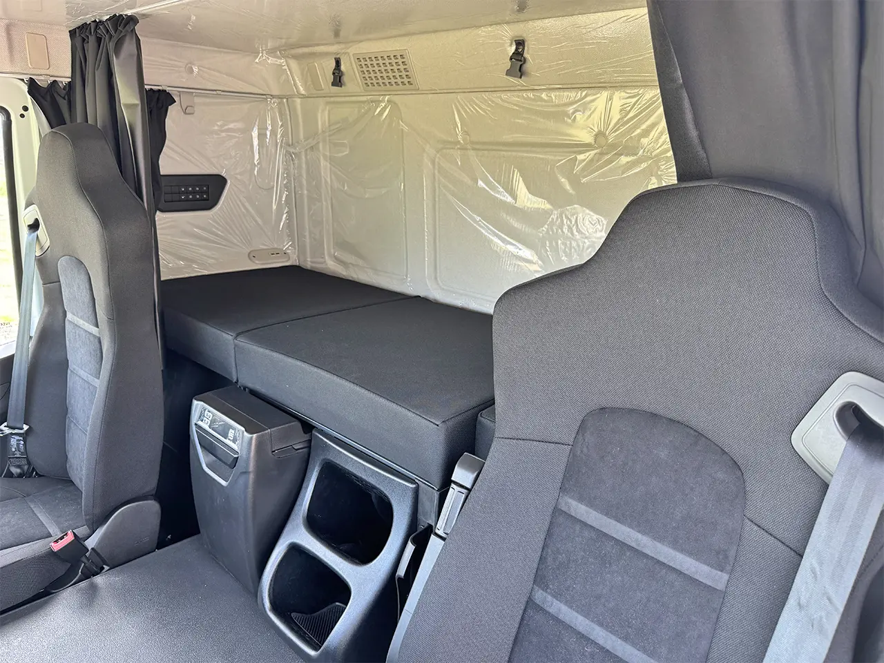 Iveco T-Way AT720T43TH 6x4 Tractor Head 10