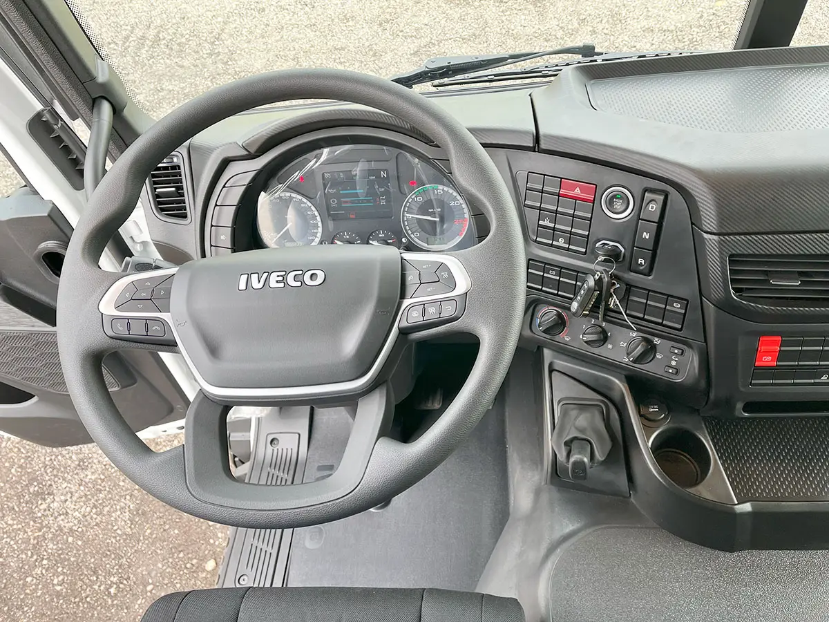 Iveco T-Way AT720T43TH AT ADR Tractor Head 6x4 9