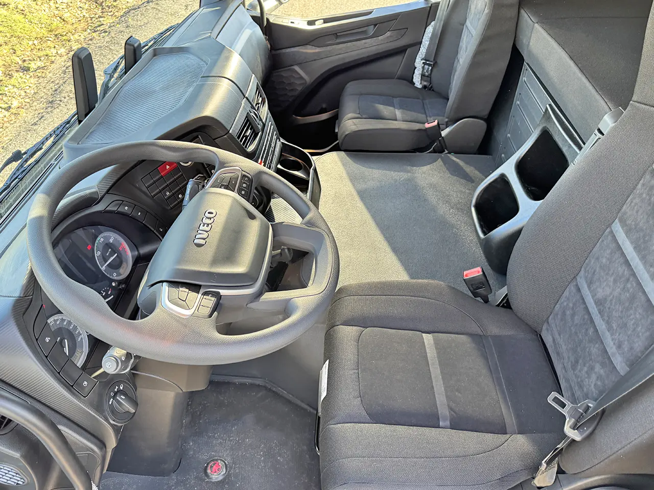 Iveco T-way AT720T43TH AT ADR 6x4 Tractor Head 8