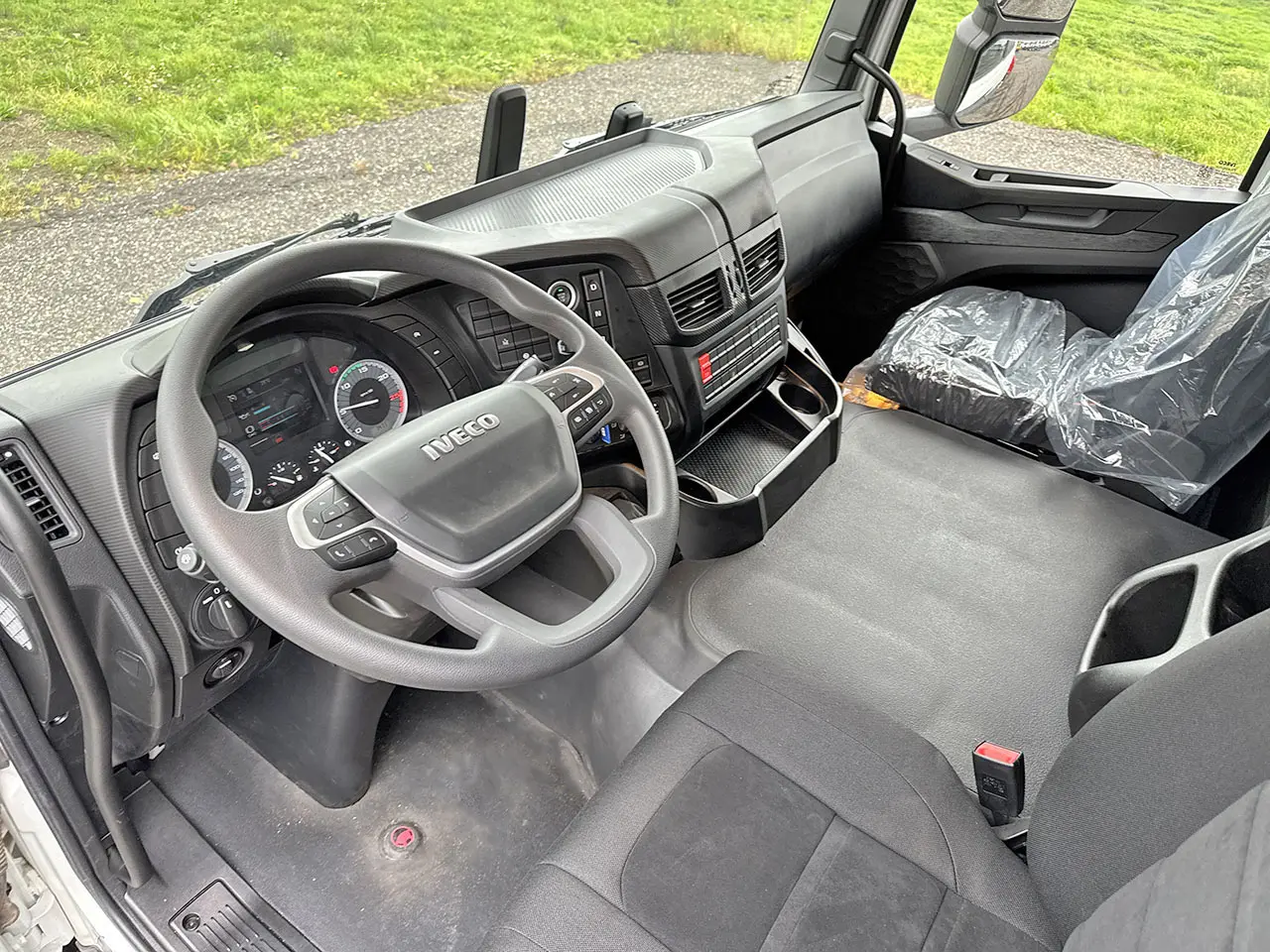 Iveco T-Way AT720T43TH AT ADR 6x4 Tracteur routier avec grue