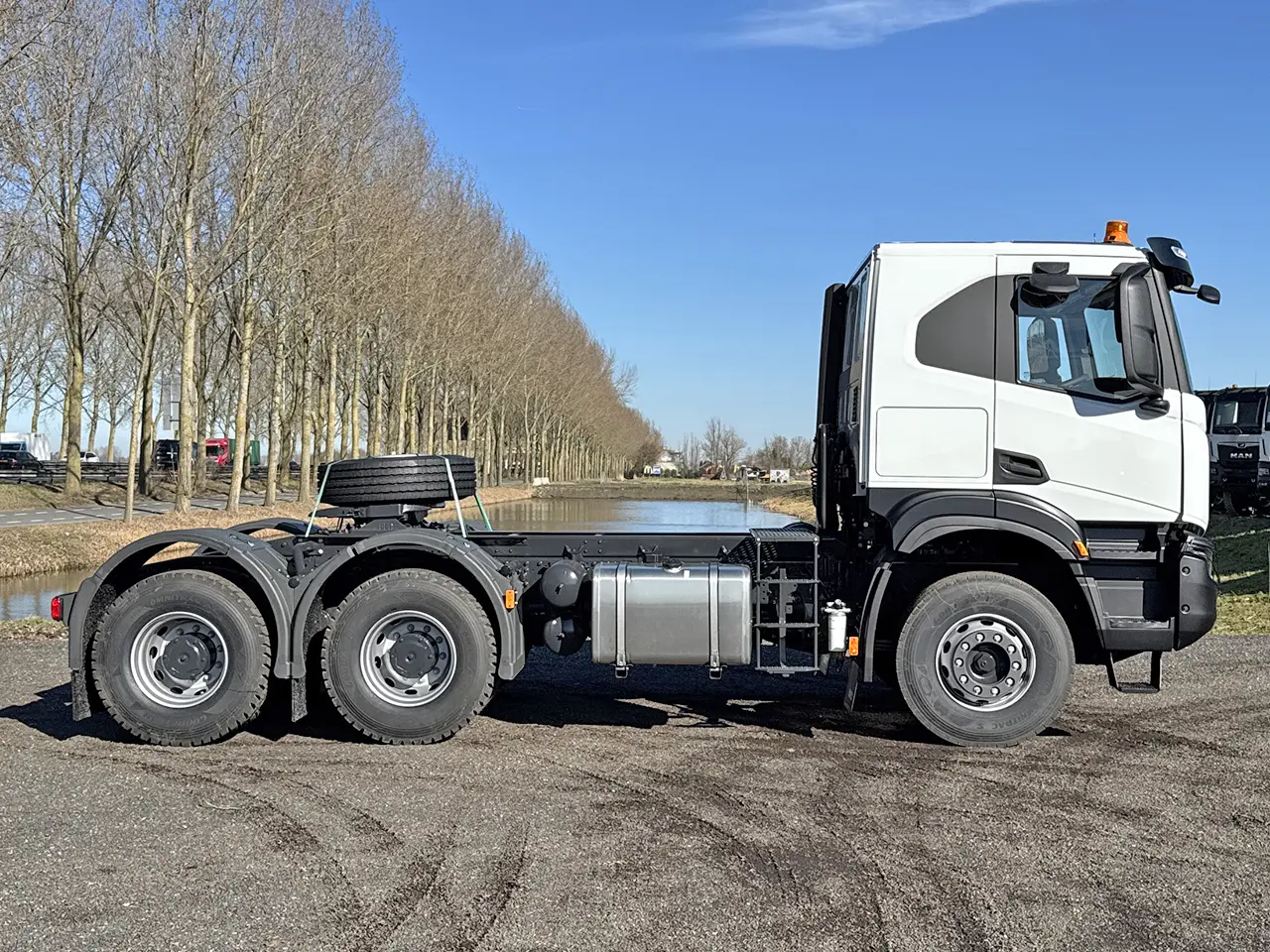 Iveco T-Way AT720T47TH 6x4 Tractor Head 5