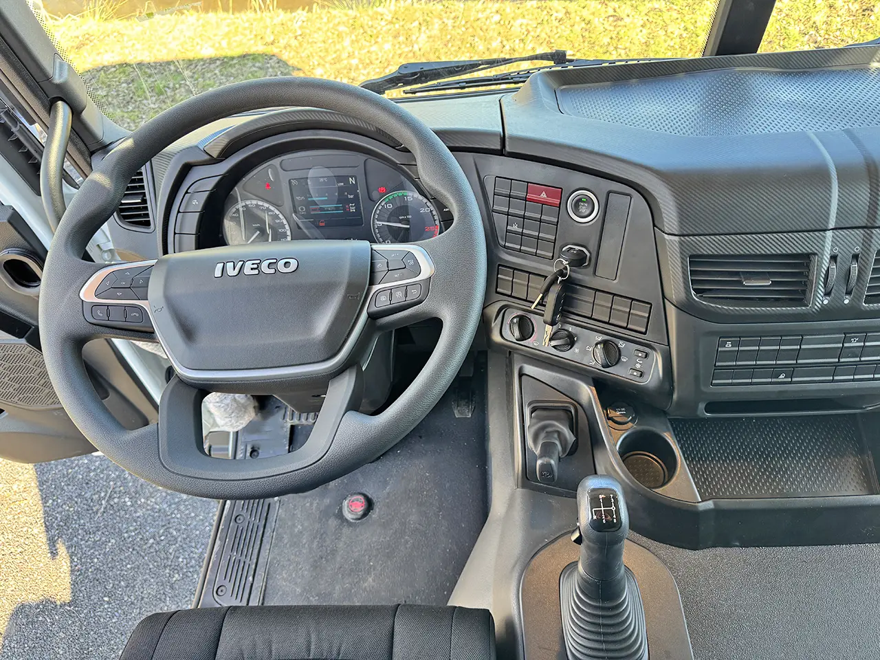 Iveco T-Way AT720T47TH 6x4 Tractor Head 11