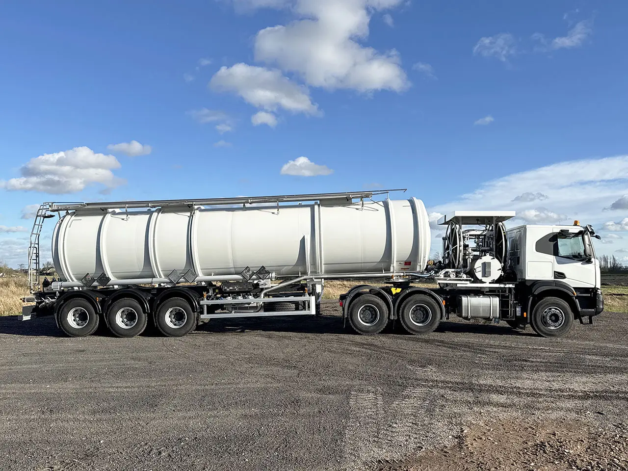 Iveco T-Way AT720T47TH / Magyar SMFF JET-A1 Semi-remorque de réservoir de carburant d'aviation 3-Essieux 5