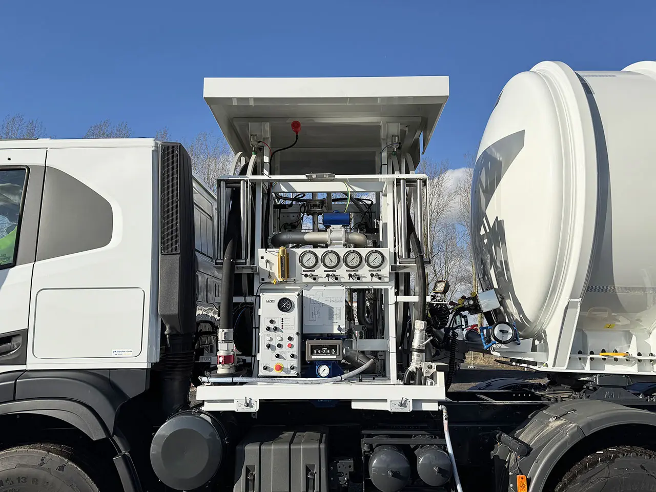 Iveco T-Way AT720T47TH / Magyar SMFF JET-A1 3-Axle Aviation Fuel Tank Trailer 6