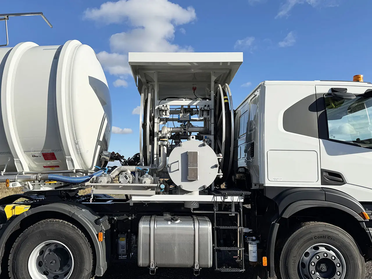 Iveco T-Way AT720T47TH / Magyar SMFF JET-A1 Semi-remorque de réservoir de carburant d'aviation 3-Essieux 7