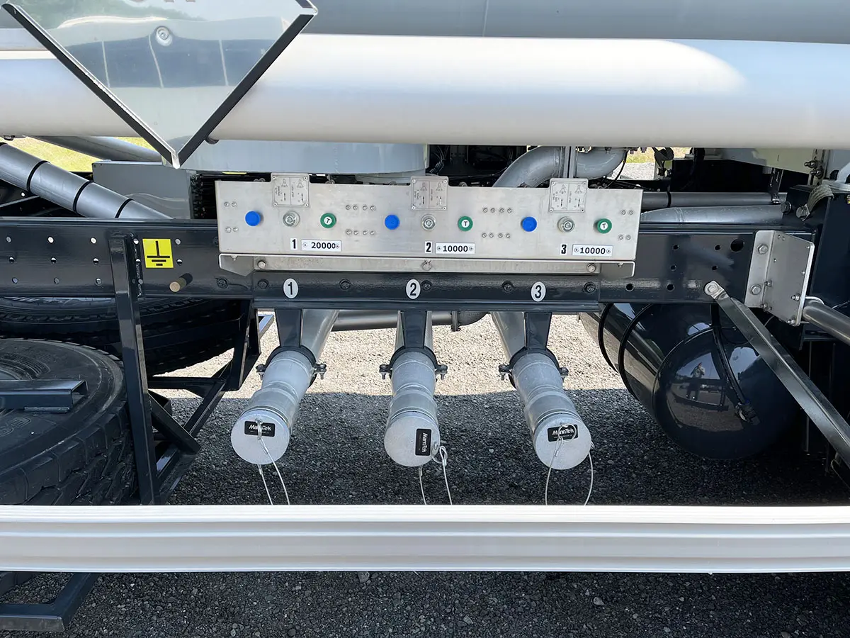 Iveco T-Way AT720T47TH / Magyar SMFF JET-A1 3-Axle Aviation Fuel Tank Trailer 10