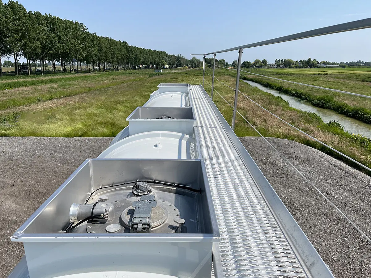 Iveco T-Way AT720T47TH / Magyar SMFF JET-A1 3-Axle Aviation Fuel Tank Trailer 12