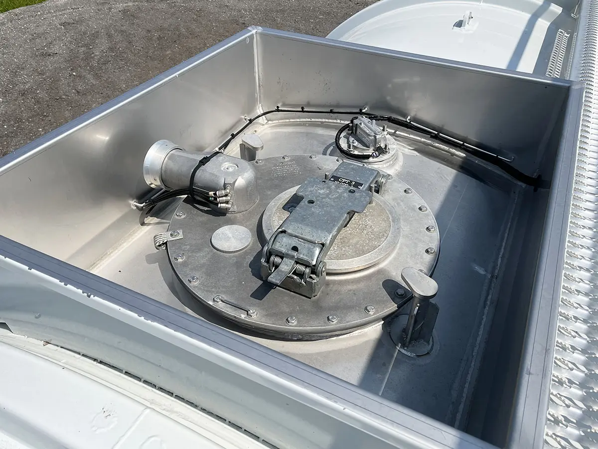 Iveco T-Way AT720T47TH / Magyar SMFF JET-A1 3-Axle Aviation Fuel Tank Trailer 13