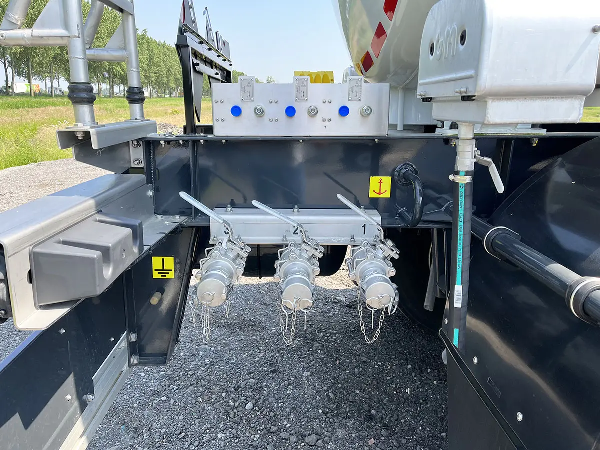 Iveco T-Way AT720T47TH / Magyar SMFF JET-A1 3-Axle Aviation Fuel Tank Trailer 17