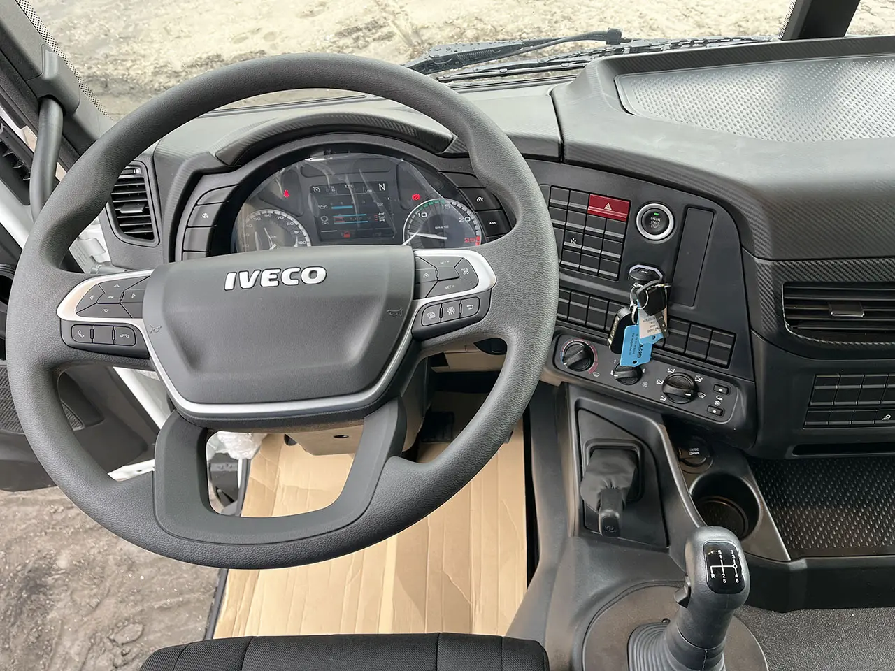 Iveco T-Way AT720T47WH 6x6 Tractor Head 9