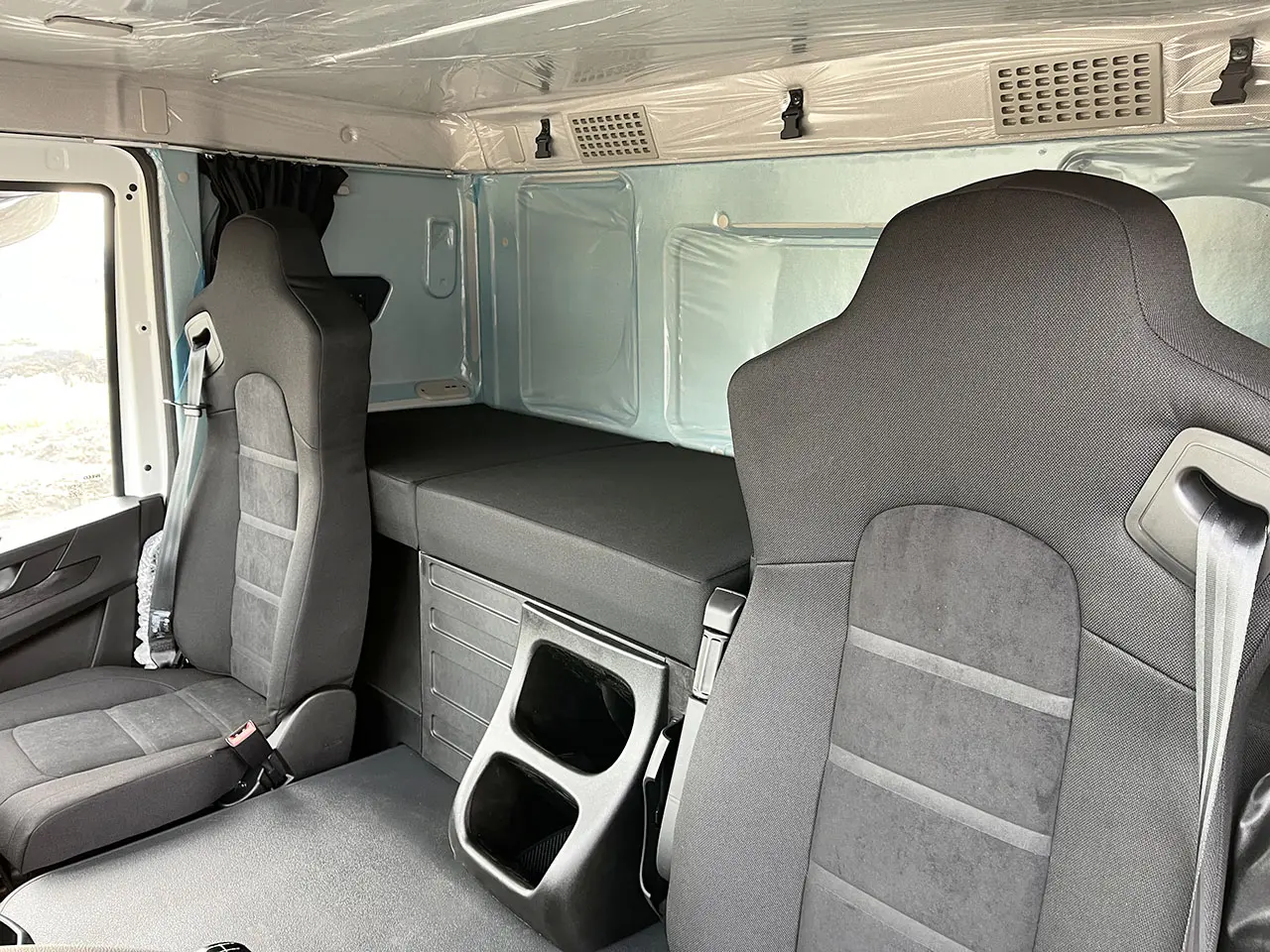 Iveco T-Way AT720T47WTH 6x6 Tractor Head 9