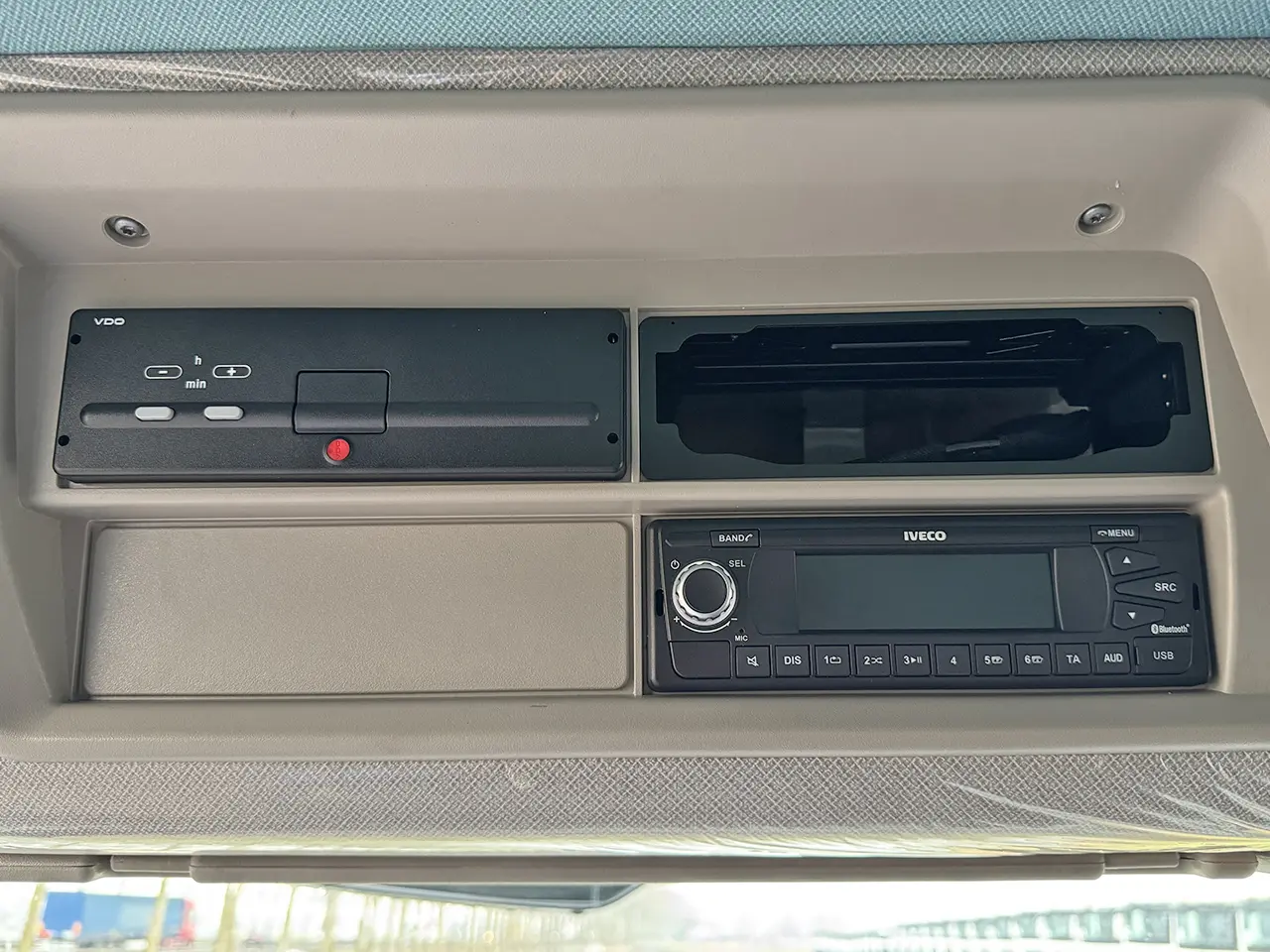 Iveco T-Way AT720T47WTH 6x6 Tractor Head 13