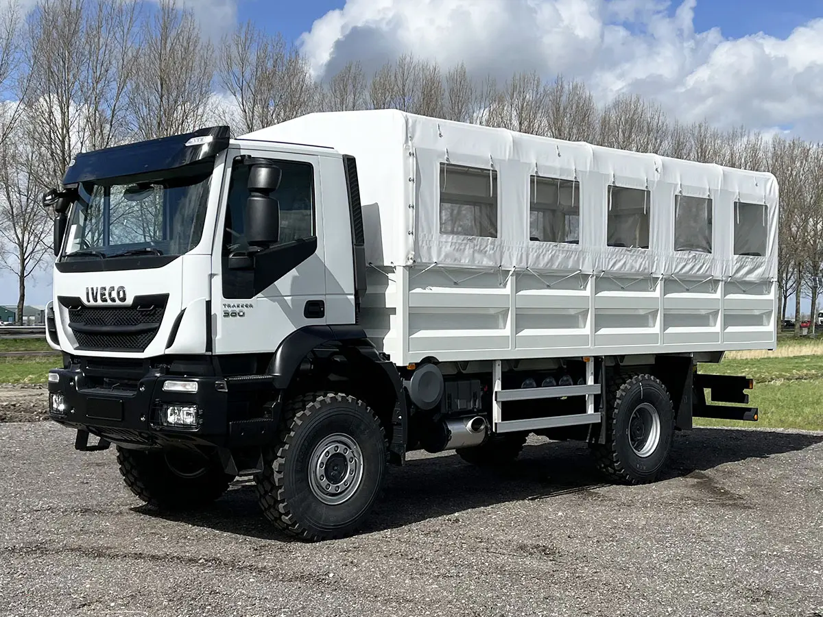 Iveco Trakker AD190T38WH 4x4 Midi Bus 1