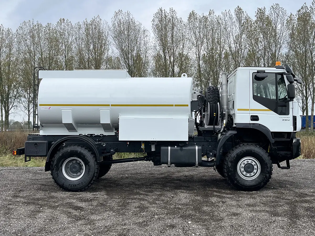 Iveco Trakker AD190T38WH AT ADR Camion citerne à carburant 4x4 5