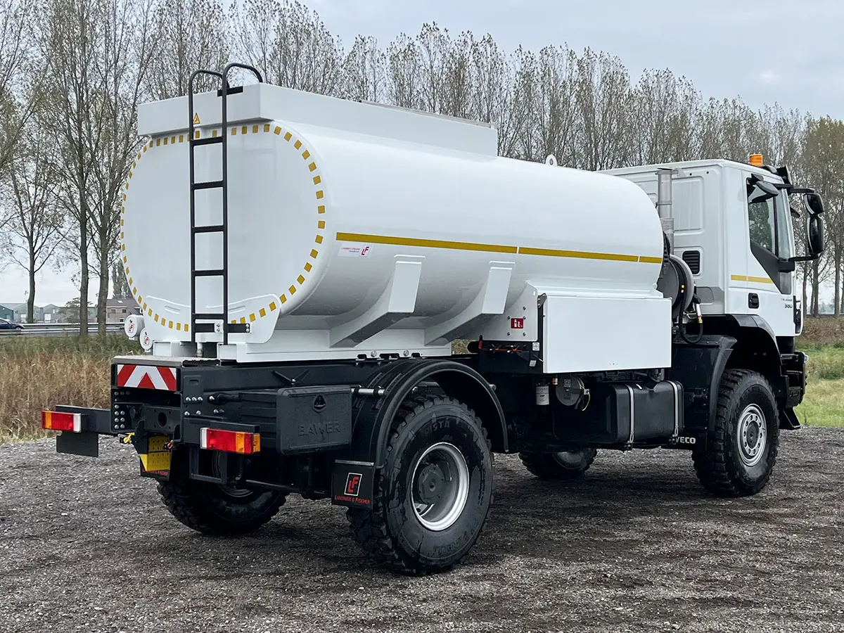 Iveco Trakker AD190T38WH AT ADR Camion citerne à carburant 4x4 6