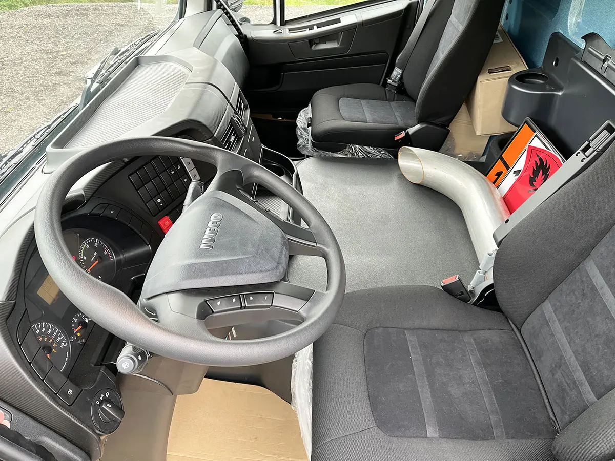 Iveco Trakker AD190T38WH AT ADR Camion citerne à carburant 4x4 7
